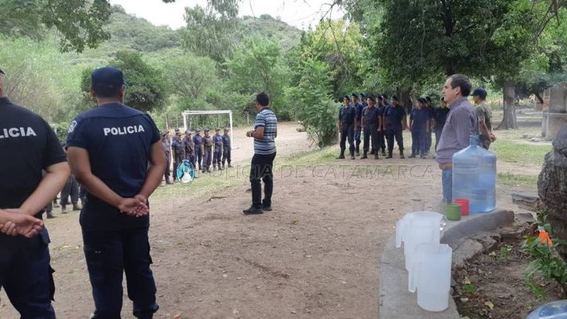 Visita a los aspirantes a cadetes en el campamento de Pirquitas