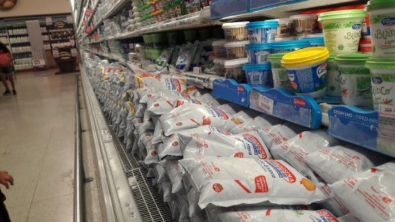 El 48% de los argentinos redujo el consumo de carne y el 35%, el de leche