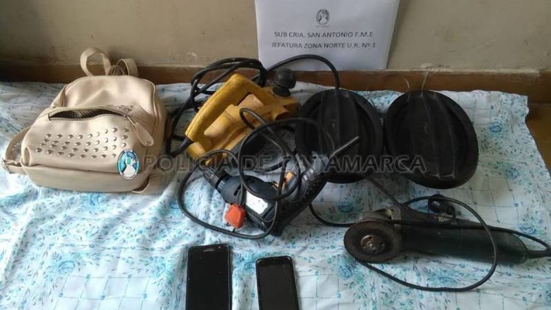 Aprehenden a dos jóvenes y recuperan elementos robados en Fray Mamerto Esquiú