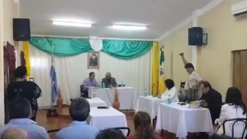 Sesión con polémica en Recreo