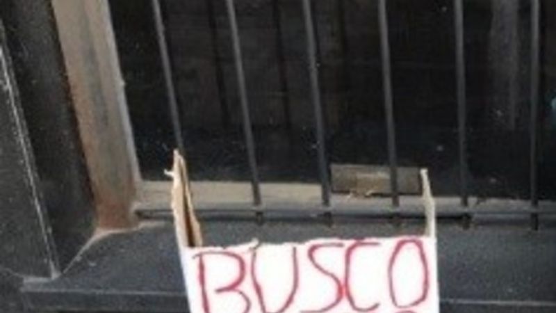 Se encadenó para pedir trabajo