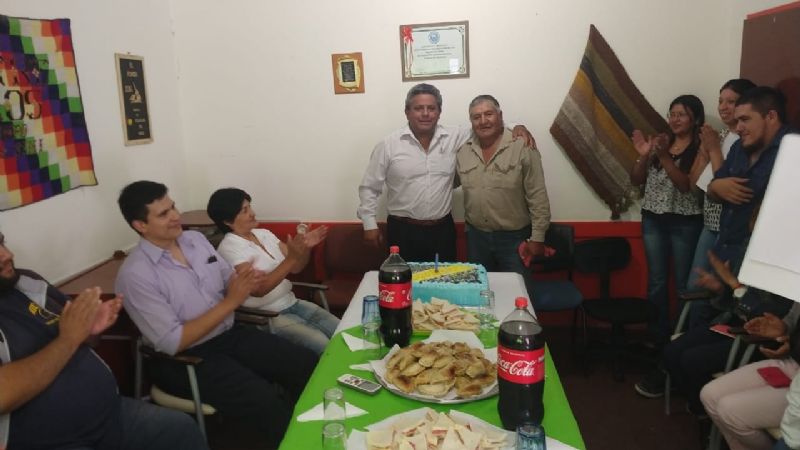 Intendente fue sorprendido por sus empleados en su cumpleaños