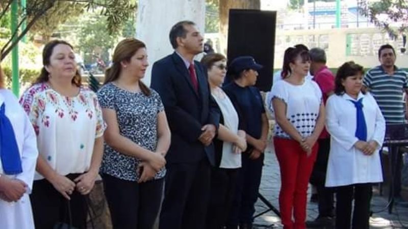 Iniciaron las clases y entregaron guardapolvos en Mutquín