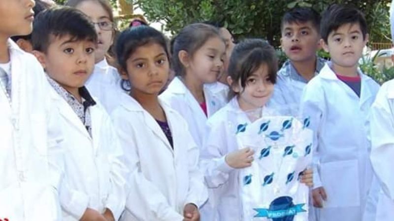 Iniciaron las clases y entregaron guardapolvos en Mutquín