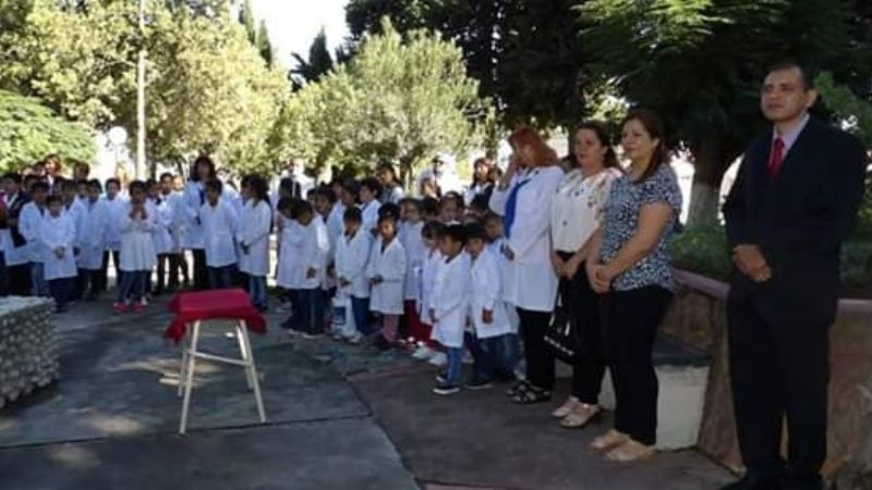 Iniciaron las clases y entregaron guardapolvos en Mutquín