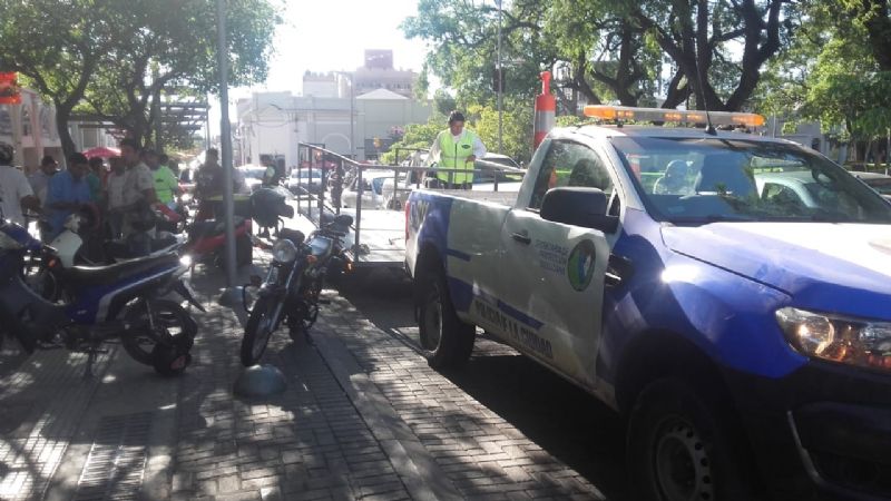 Multas para todos los motociclistas que estacionen indebidamente