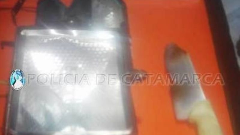 Aprehenden a un joven con una cuchilla y reflectores