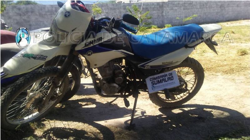 Llevaban un animal en moto, quisieron escapar y fueron atrapados