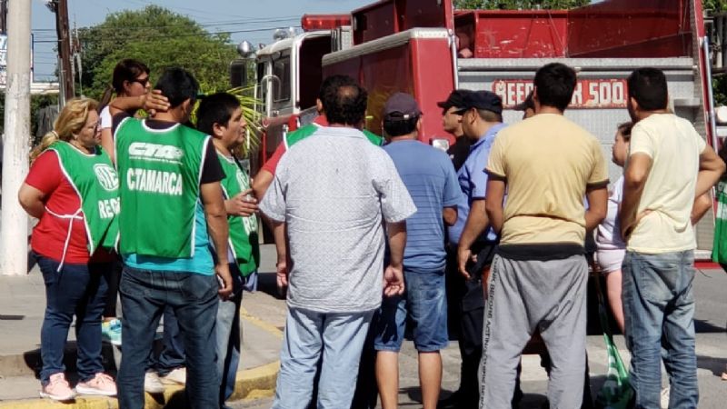 Municipales de Recreo piden con protesta un aumento de 5400 y blanqueos