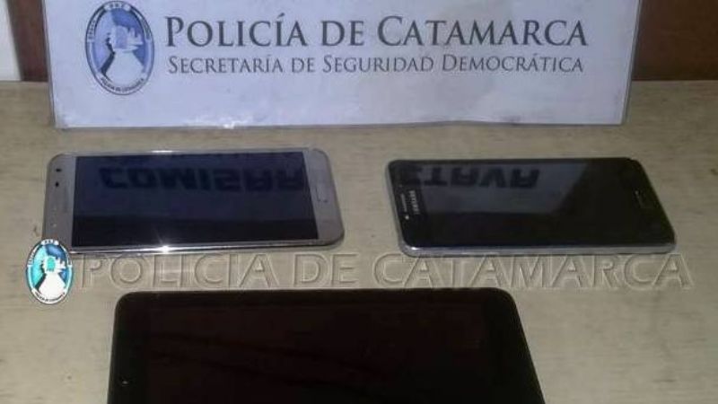 Les robaron los celulares a tres niños que estaban en la vereda de su casa