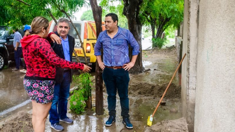 Jalil recorrió zonas afectadas por las fuertes lluvias