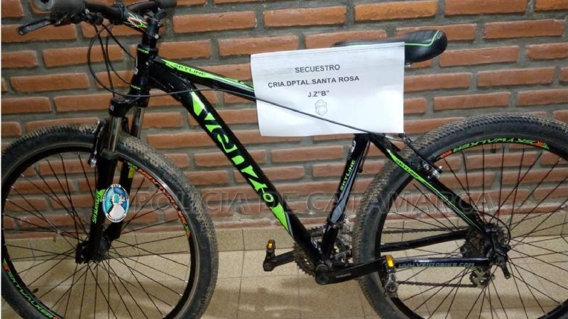 Encontraron en un descampado una bicicleta robada en un club