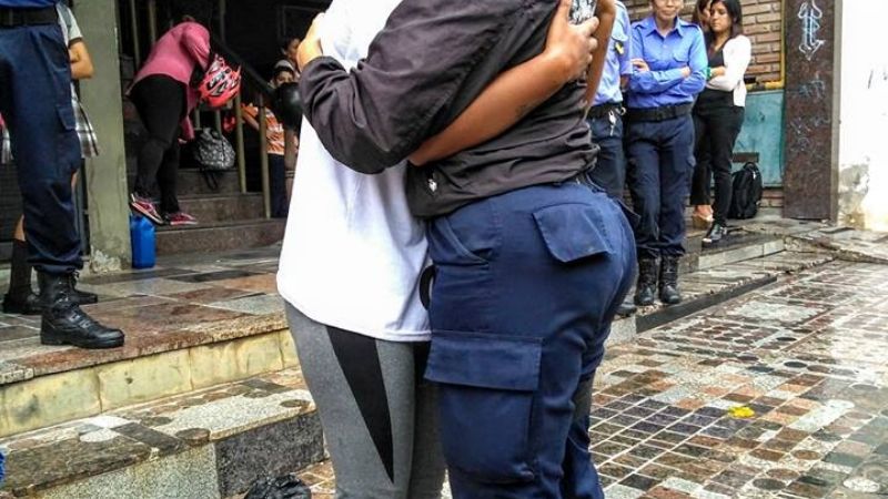 Las imágenes del día: Policías protagonistas