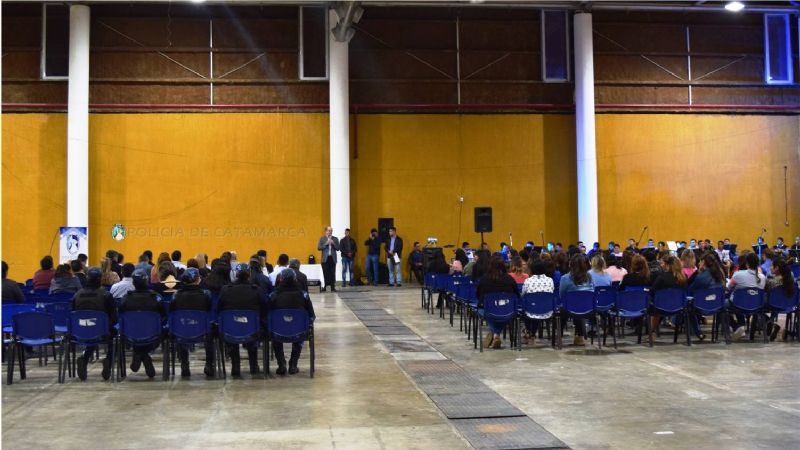 La Policía de la Provincia agasajó a las mujeres en su día