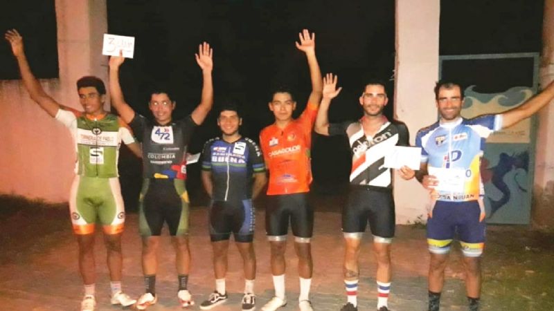 Ciclismo: 'Loro' Gerloff se destacó en la Doble Estación Robles en Santiago