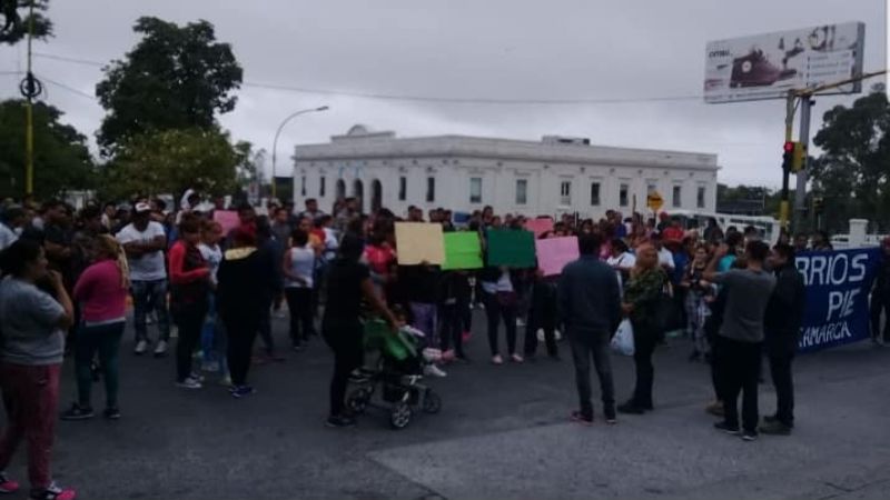 Piden leche y alimentos en supermercado