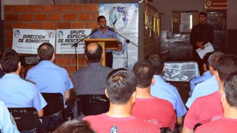 Finalizó curso básico de natación y salvamento acuático