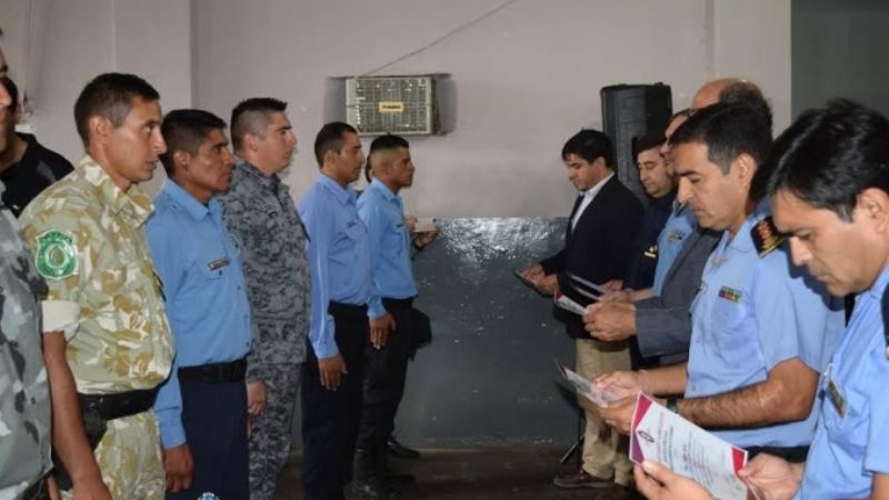 Finalizó curso básico de natación y salvamento acuático