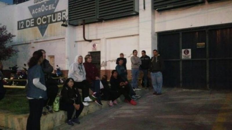 Despedidos de “12 de Octubre”: “La única asistencia que recibimos es un bolsón”