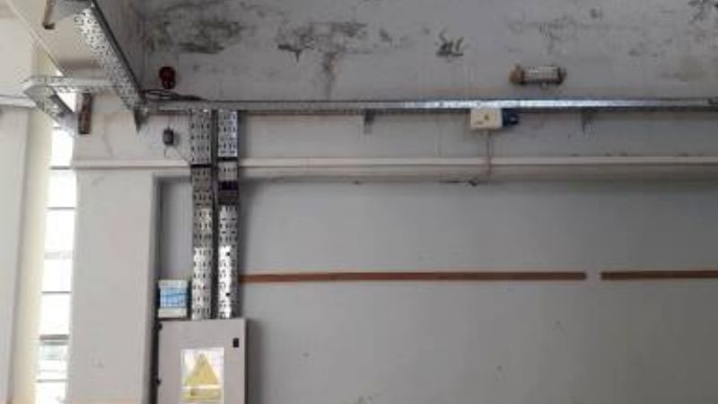 Suspendieron las clases por filtraciones y cortocircuitos