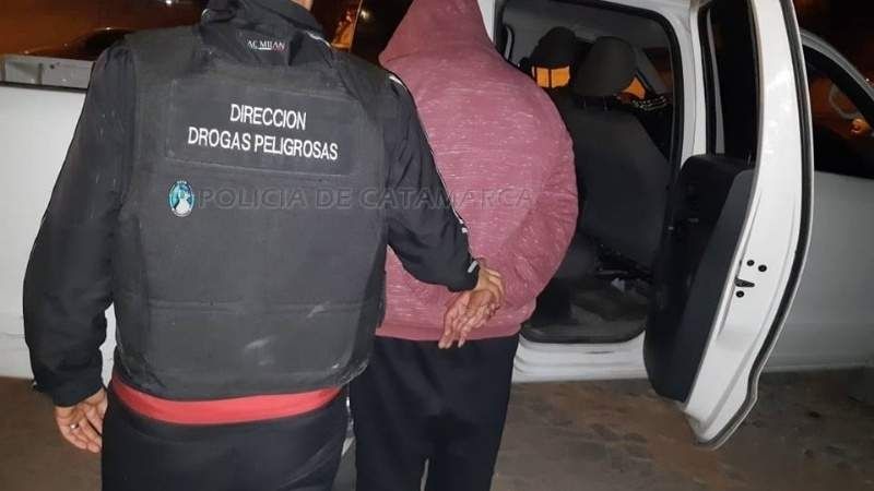 Arrestan a cuatro jóvenes con droga