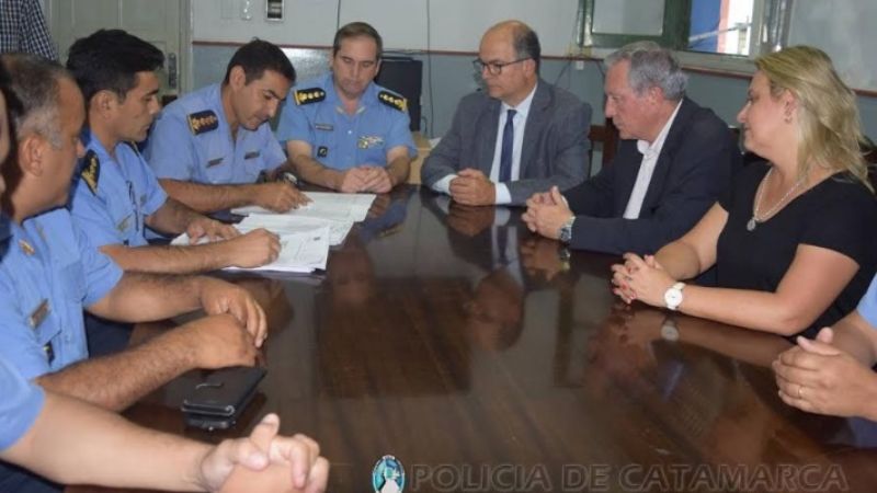 Autoridades policiales, con Dusso