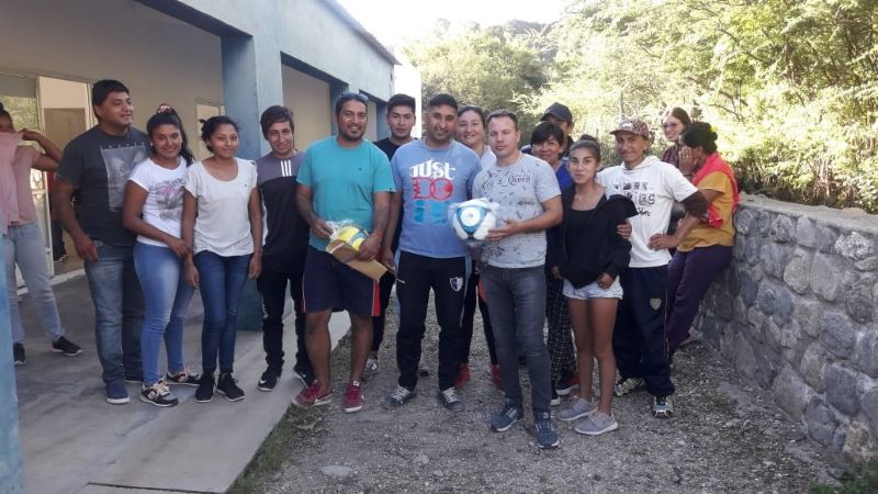 Joven dirigente llega a los vecinos que Páez olvidó