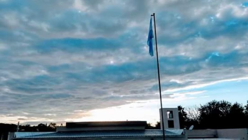 Donaron una bandera a escuela de El Alto