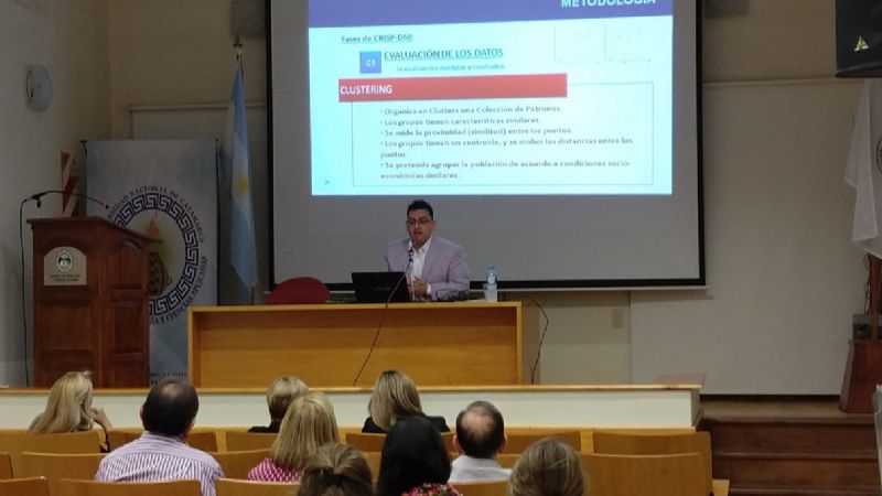 Estudiantes de Ingeniería en Informática presentan sus tesis