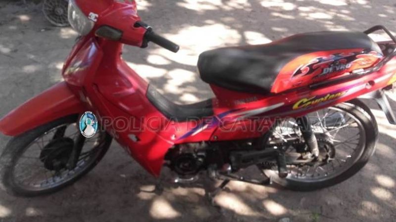 Robaron una moto e intentaron cometer un arrebato