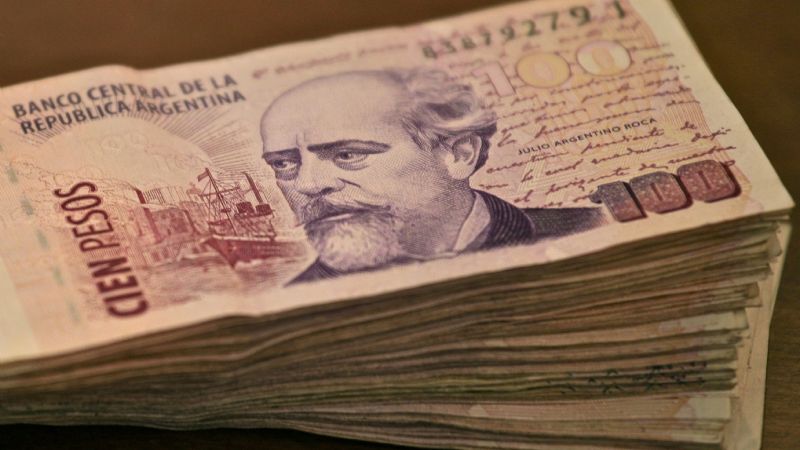 Arrestan a tres sospechosos que llevaban más de 26 mil pesos