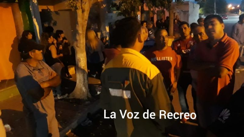 Vecinos de Recreo impiden trabajar a empleados de la EC SAPEM