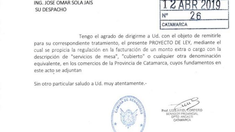 Buscan regular el cobro del “cubierto” en locales de comida