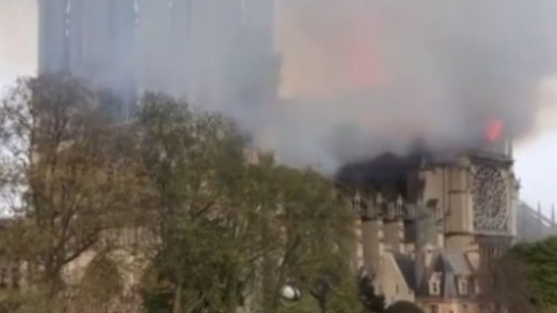 Alarma en París: se incendia la catedral de Notre Dame