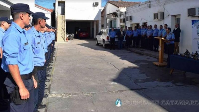 Policías recibieron sus armas reglamentarias