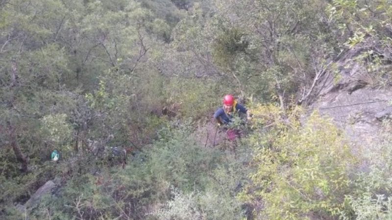 Cayó a un barranco en la Cuesta de El Portezuelo