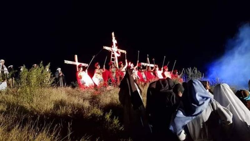 Vía Crucis en distintas comunidades
