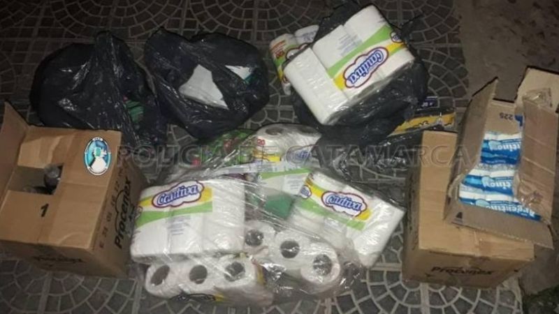 Le roban artículos de limpieza a un proveedor