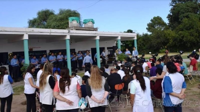 Banda de Música de la Policía brindó una retreta en APANE