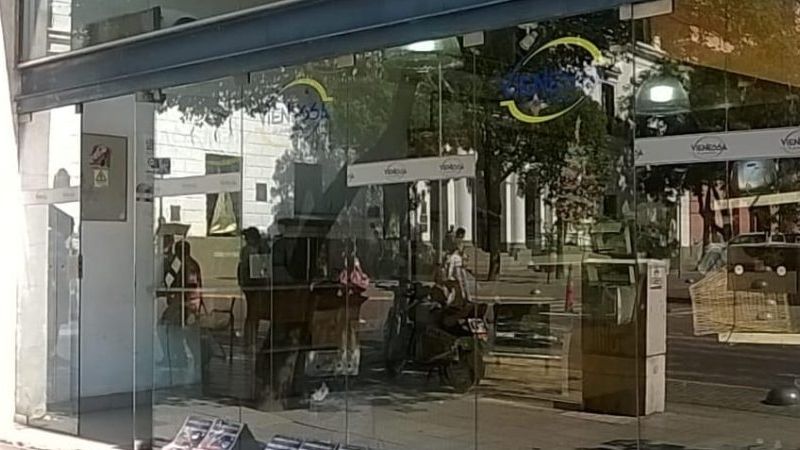 Trabajadores de panadería de paro por falta de pago de sueldos