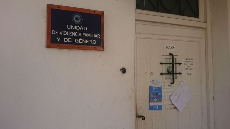 Mujer fue a denunciar a su ex y él la esperaba afuera de la Unidad de Violencia