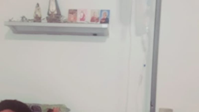 Adolescente lucha por recuperar su visión y el agresor amenaza a su familia