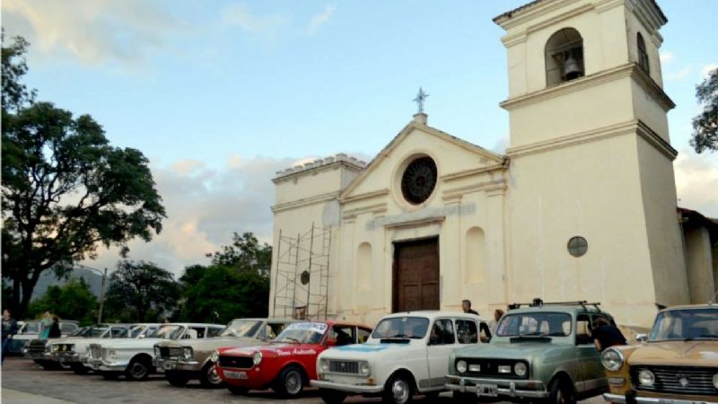 Recorrido a las Siete Capillas de Autos de Época de Catamarca