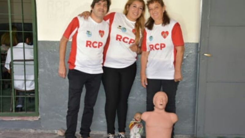 Curso de Primeros auxilio-RCP en la Escuela Municipal "Miguel Cané"