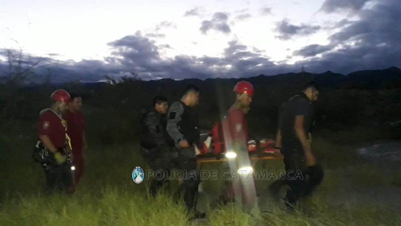 Practicaba motocross en lomadas y lo rescataron con una fractura en la pierna