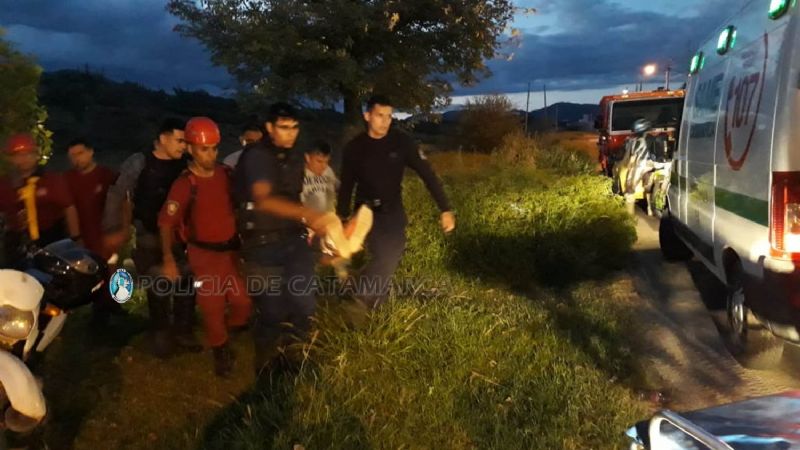 Practicaba motocross en lomadas y lo rescataron con una fractura en la pierna
