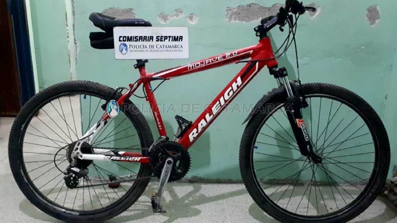Aprehenden a un joven y un hombre por el robo de una bicicleta