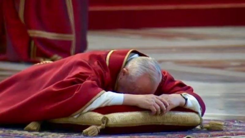 Viernes Santo: Francisco recuerda la Pasión del Señor