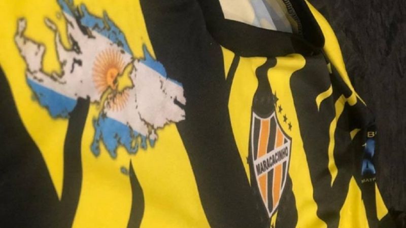Metió un gol, festejó con una bandera de las Islas Malvinas y fue expulsado