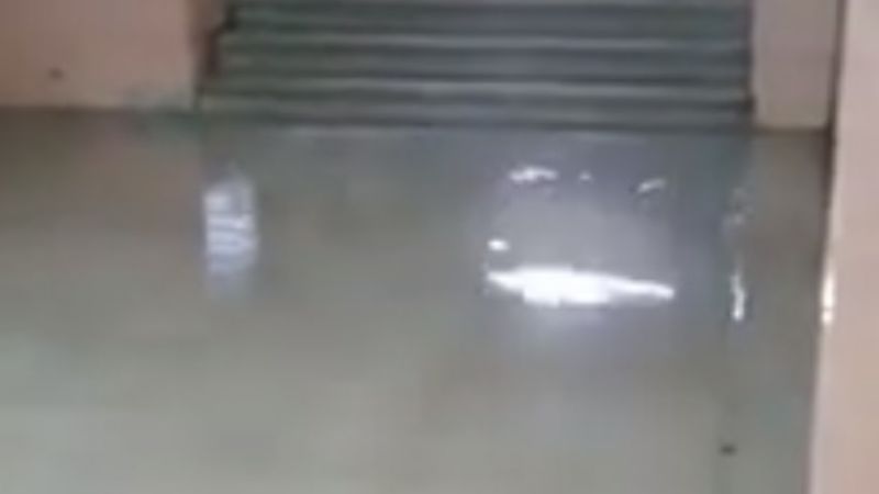 Escuela inundada tras la fuerte lluvia